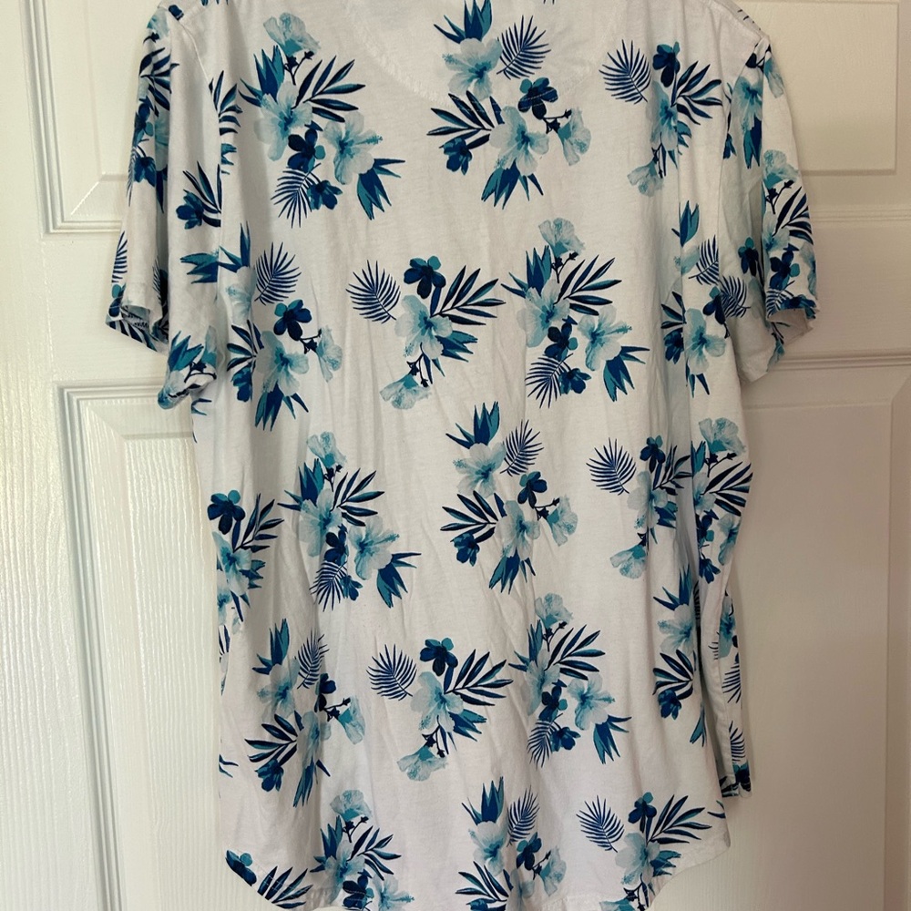 Hollister White Knit Blue Floral Top Size XL